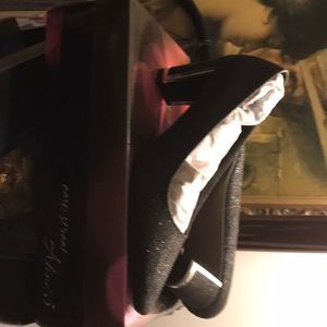 9 1/2 Narrow Black Glitter flex outsole pumps